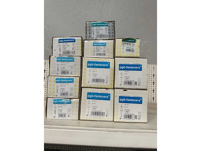 Schroeven en popnagels pgb-fasteners - various contractor materials - afbeelding 1 van  1