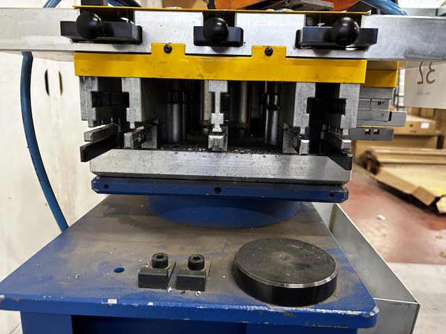 Schüco persmachine 280 570 - afbeelding 4 van  5