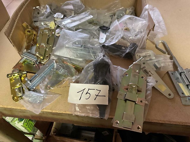 Schuifsloten en poort sluitingen - afbeelding 5 van  7