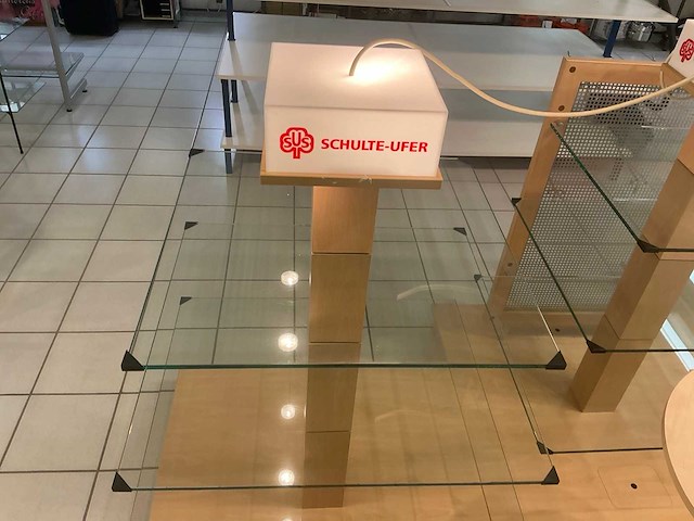 Schulte-ufer houten display met verlichting (3x) - afbeelding 1 van  6