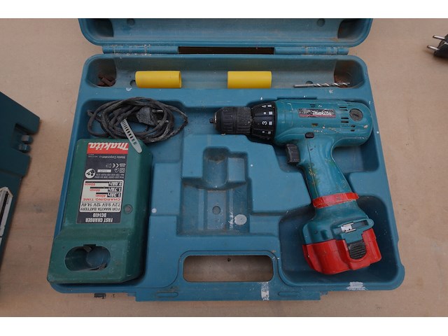 Schuurmachine + accu vijsmachine makita - afbeelding 6 van  7