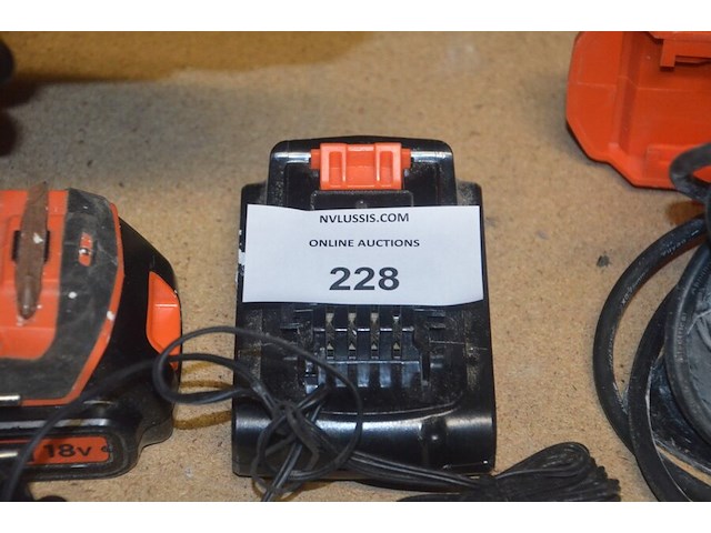 Schuurmachine gamma , accu boor black&decker , siliconenspuit powerplus (6,7,8) - afbeelding 3 van  6