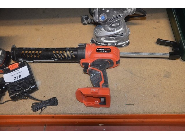 Schuurmachine gamma , accu boor black&decker , siliconenspuit powerplus (6,7,8) - afbeelding 6 van  6