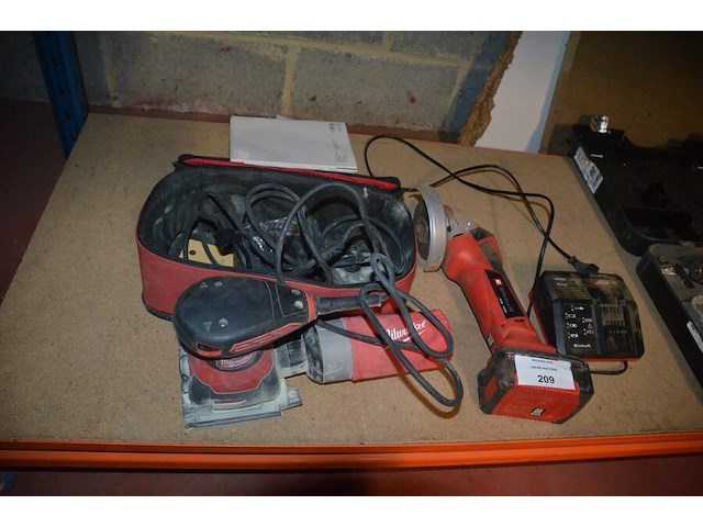 Schuurmachine milwaukee sps140 in tas, accu slijpschijf einhell met lader en accu te ag 18/115li (8,9) - afbeelding 1 van  8