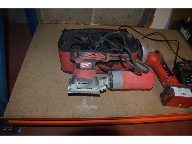 Schuurmachine milwaukee sps140 in tas, accu slijpschijf einhell met lader en accu te ag 18/115li (8,9) - afbeelding 2 van  8