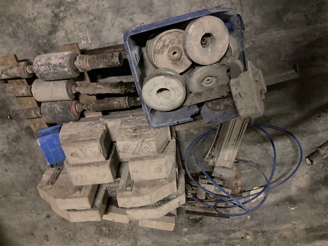 Schuurmachines 6 stuks en schuurstenen - afbeelding 3 van  13