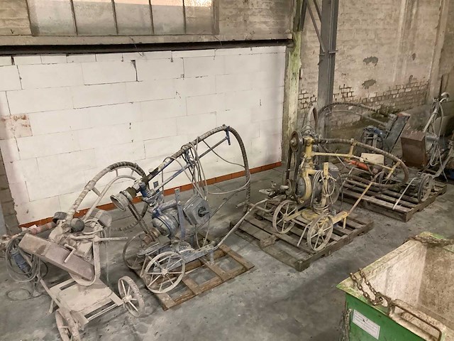 Schuurmachines 6 stuks en schuurstenen - afbeelding 1 van  13