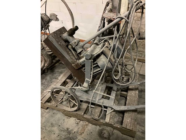 Schuurmachines 6 stuks en schuurstenen - afbeelding 13 van  13