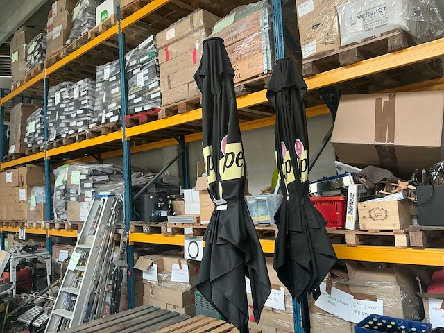 Schweppes parasols (2x) - afbeelding 1 van  5