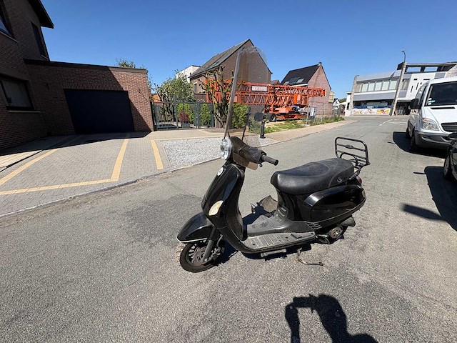 Scooter - scooter - afbeelding 2 van  3