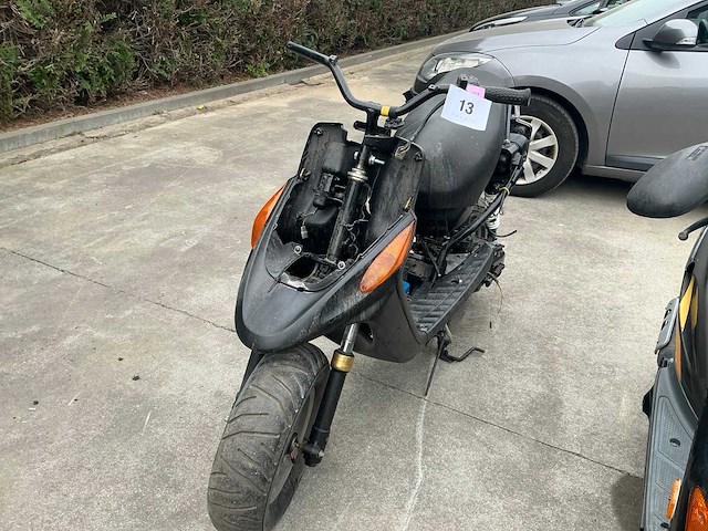 Scooter dienend voor wisselstukken - afbeelding 1 van  8