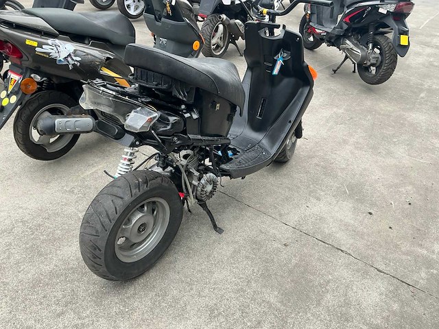 Scooter dienend voor wisselstukken - afbeelding 4 van  8