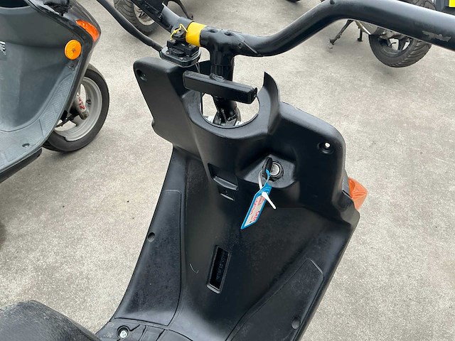 Scooter dienend voor wisselstukken - afbeelding 8 van  8