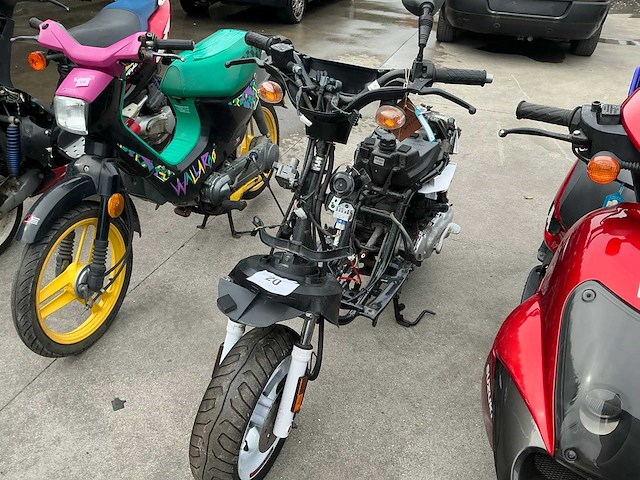 Scooter dienend voor wisselstukken - afbeelding 1 van  6