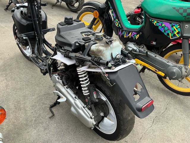 Scooter dienend voor wisselstukken - afbeelding 5 van  6