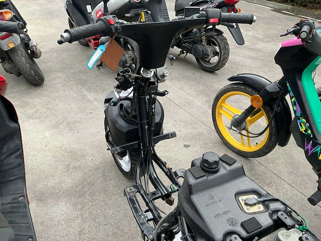Scooter dienend voor wisselstukken - afbeelding 6 van  6