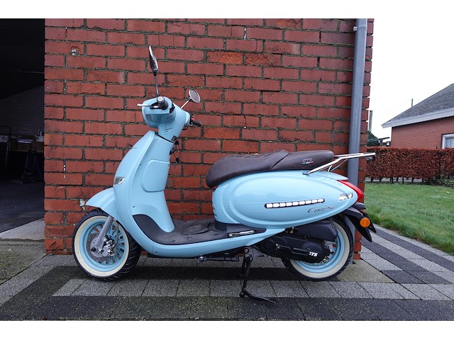 Scooter gts - afbeelding 4 van  4