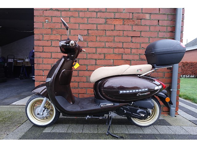 Scooter gts - afbeelding 1 van  6
