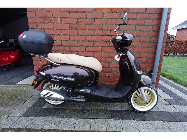 Scooter gts - afbeelding 4 van  6