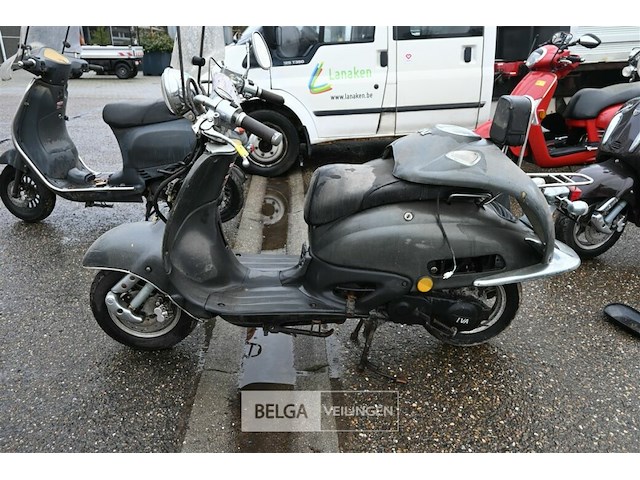 Scooter iva - afbeelding 2 van  9