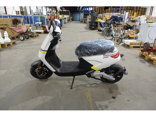 Scooter motron - afbeelding 1 van  4