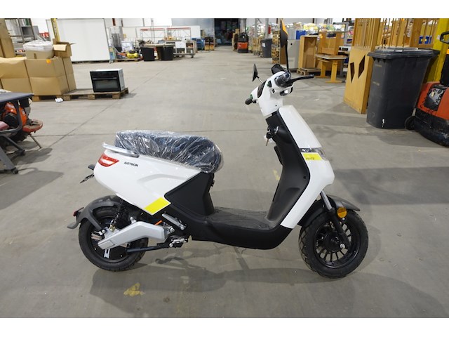 Scooter motron - afbeelding 2 van  4