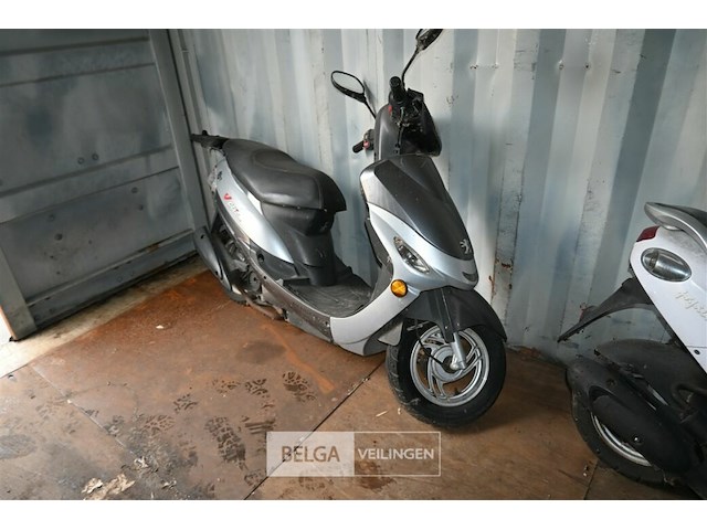 Scooter peugeot v-clic - afbeelding 1 van  5