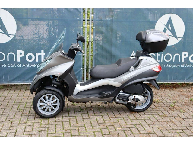 Scooter piaggio 300ie benzine 23pk 2011 - afbeelding 1 van  1