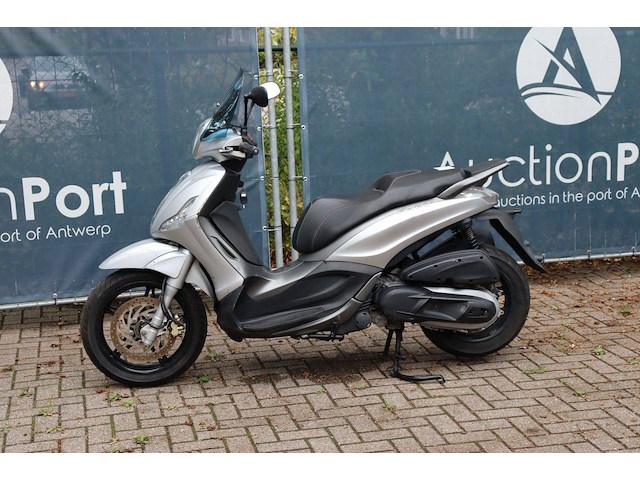 Scooter piaggio beverly 350 benzine 2019 - afbeelding 1 van  1