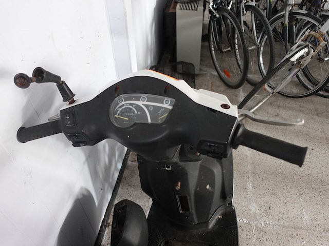 Scooter sym - afbeelding 9 van  11