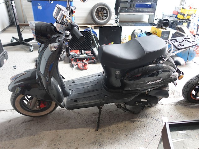 Scooter venesi louigi - afbeelding 2 van  4