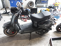 Scooter venesi louigi - afbeelding 2 van  4