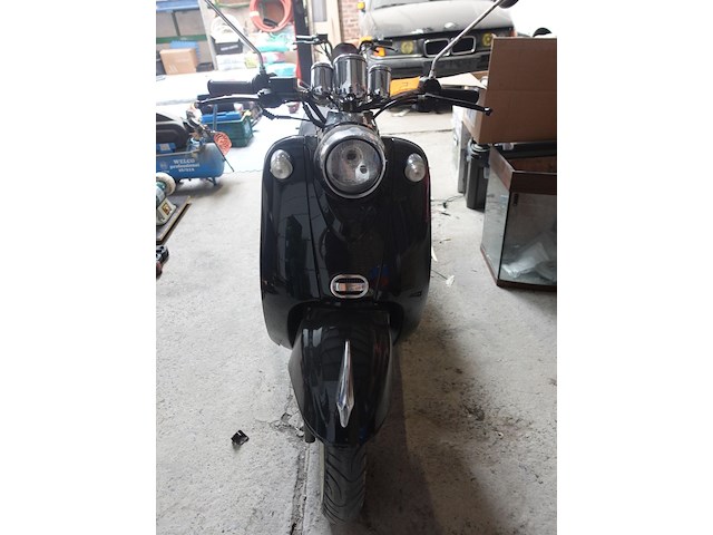 Scooter venesi louigi - afbeelding 3 van  4