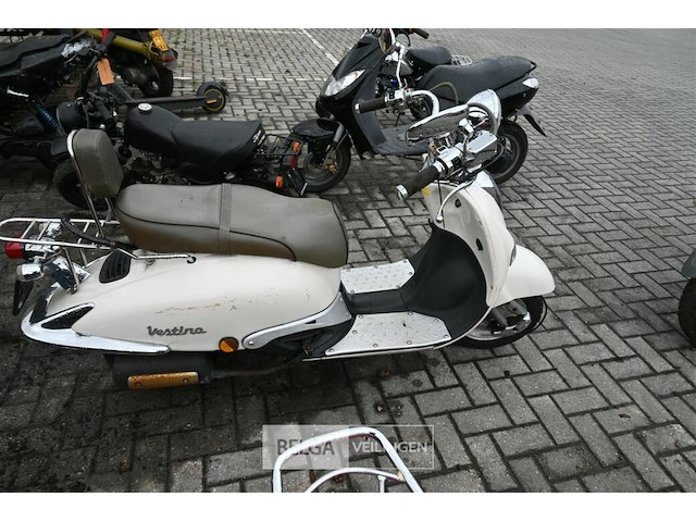 Scooter vestina - afbeelding 2 van  7