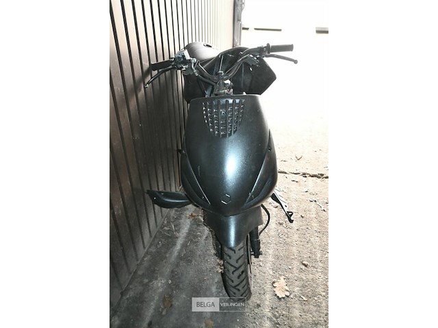 Scooter wrak - afbeelding 2 van  5