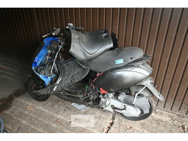 Scooter wrak - afbeelding 3 van  5