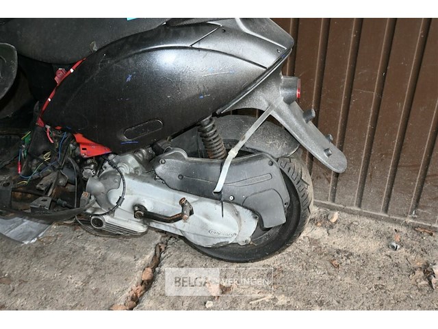 Scooter wrak - afbeelding 4 van  5