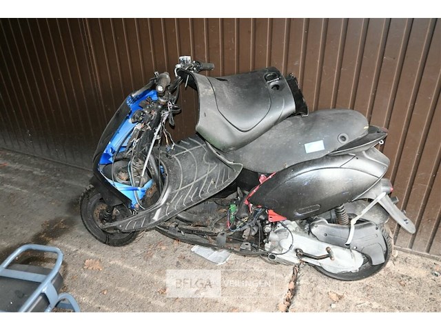 Scooter wrak - afbeelding 5 van  5
