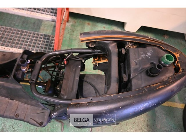 Scooter wrak - afbeelding 5 van  5