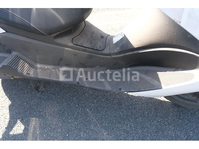 Scooter yamaha yp125e (2009-3,610 km)(vin:vtlse068000011453) - afbeelding 32 van  40