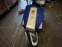 Scooter - afbeelding 2 van  5