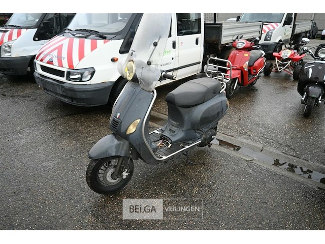 Scooter - afbeelding 1 van  8