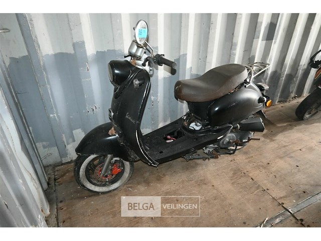 Scooter - afbeelding 1 van  5