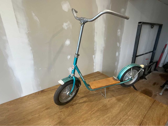 Scooter - afbeelding 1 van  4