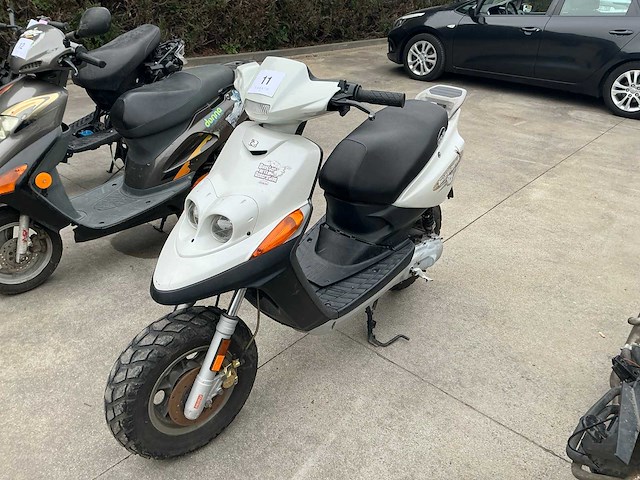 Scooter - afbeelding 1 van  6