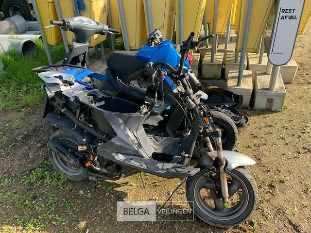 Scooters (wrak) - afbeelding 1 van  4