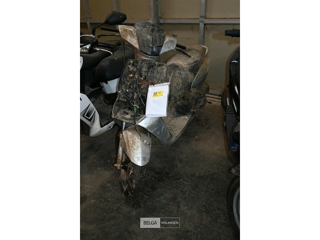 Scooterwrak kisbee - afbeelding 1 van  5