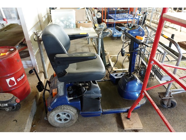 Scootmobiel (batterijen te vervangen) - afbeelding 1 van  4