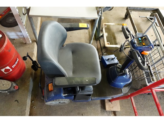 Scootmobiel (batterijen te vervangen) - afbeelding 2 van  4