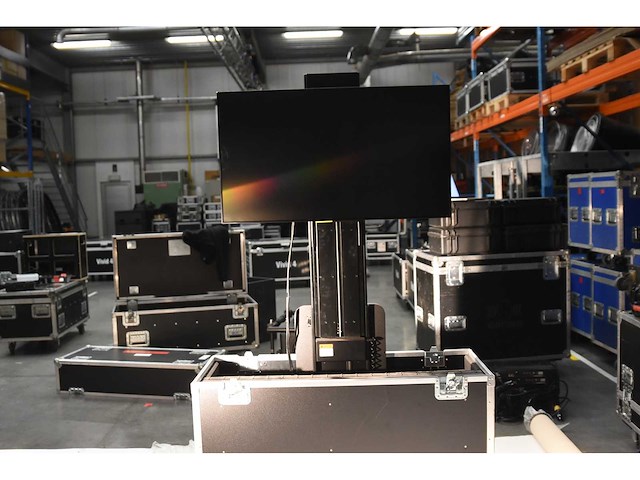 Screenlift incl flightcase + 42 inch panasonic lcd - various video equipment - afbeelding 1 van  1